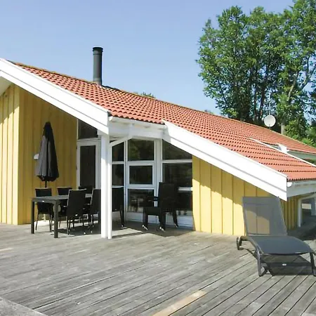 Σπίτι διακοπών Cozy Home In Aakirkeby With Sauna Vester Somarken