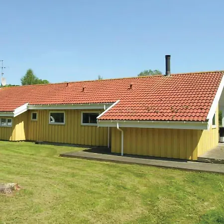 別荘 4 Bedroom Beautiful In Aakirkeby *